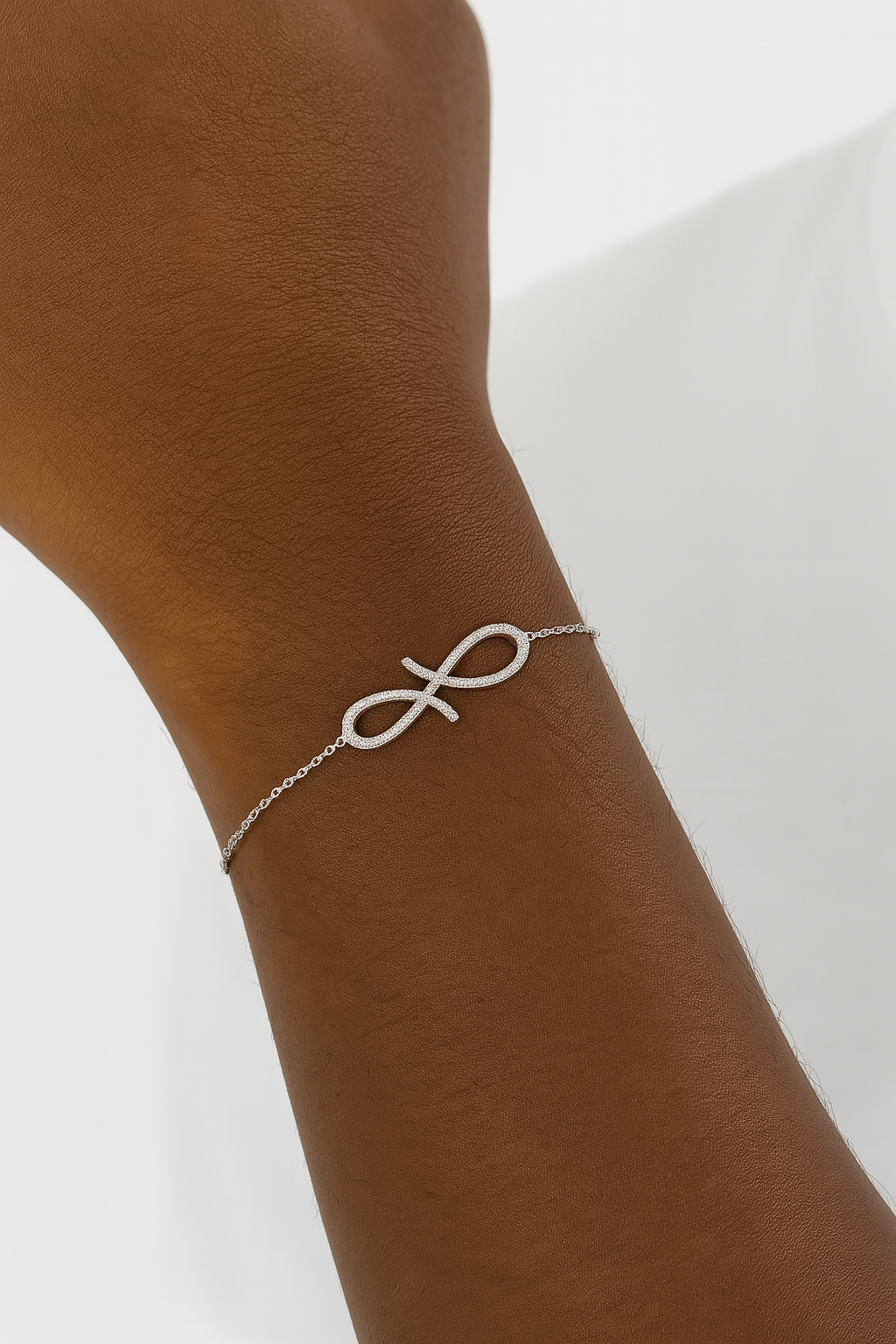 Oiza Infinie Pave Diamond Bracelet in 18K Gold