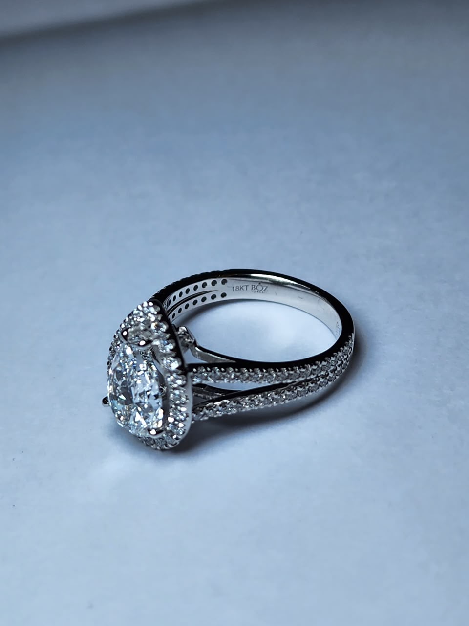 Leona Pear Cut Diamond Engagement Ring in 18KT Gold