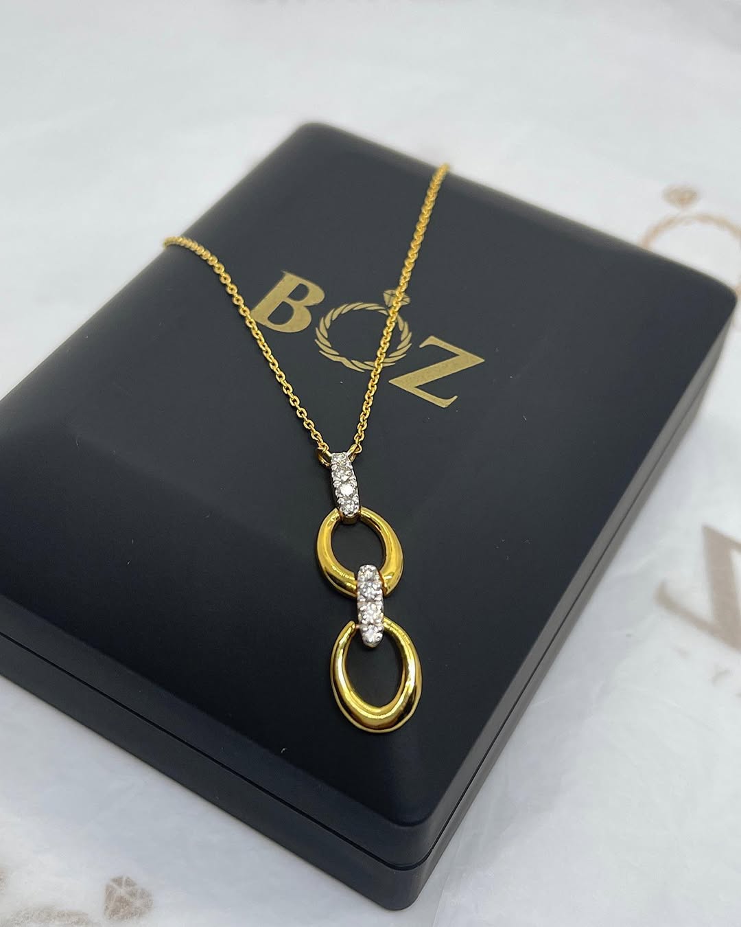 Joan Vertical Diamond Necklace in 18K Gold